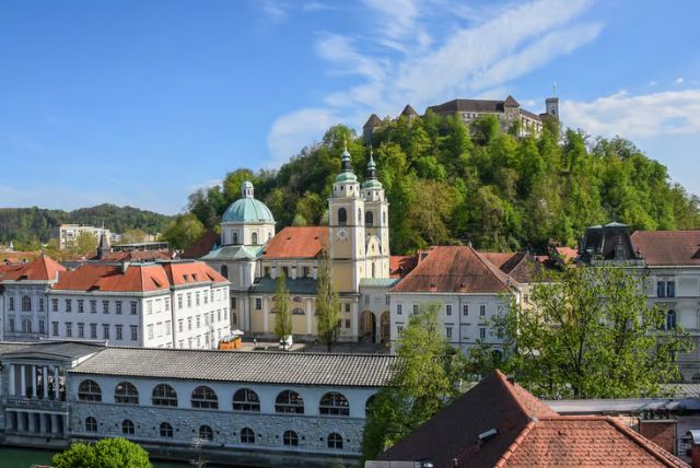 טירת ליובליאנה (Ljublijansky grad) credit to getyourguide.com