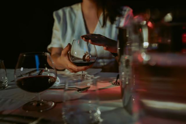 ארוחה בחושך בלובליאנה - Dinner in the Dark credit to getyourguide.com