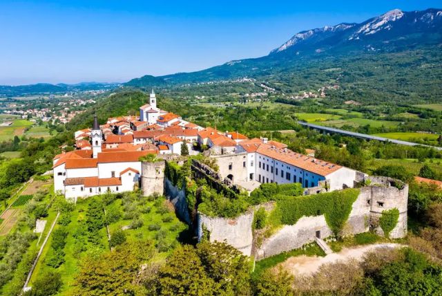 עמק ויפאבה בסלובניה - Vipava Valley credit to getyourguide.com