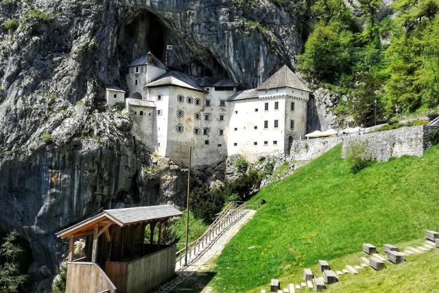 פוסטוינה בסלובניה (Postojna) מדריך למטיילים credit to getyourguide.com
