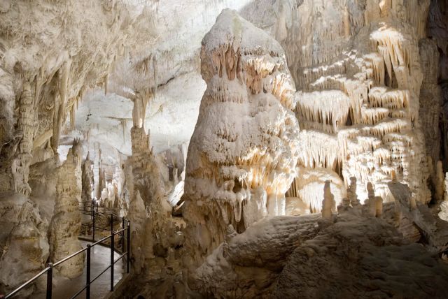 פוסטוינה בסלובניה (Postojna) מדריך למטיילים credit to getyourguide.com