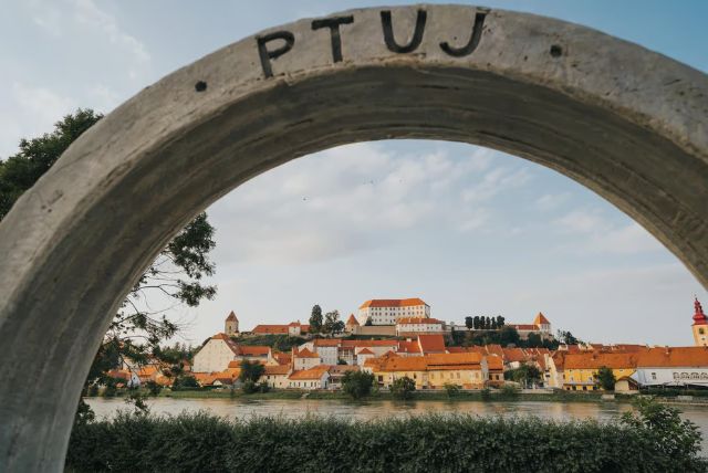 פטוי (Ptuj) בסלובניה מדריך למטיילים - העיירה העתיקה ביותר בסלובניה credit to getyourguide.com