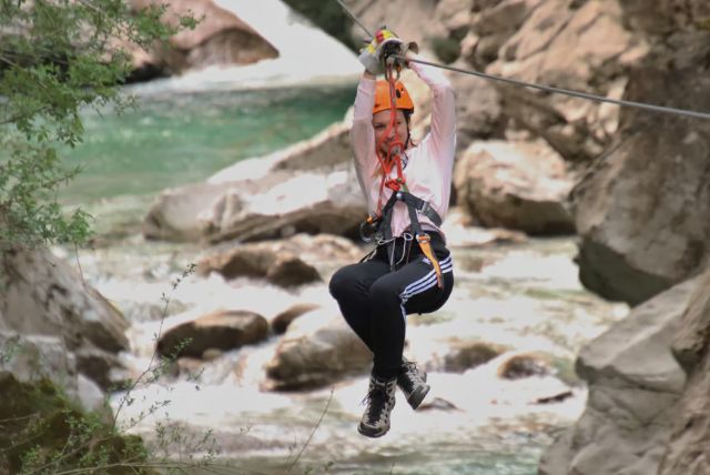 אומגות בסלובניה - ZIP LINE credit to getyourguide.com